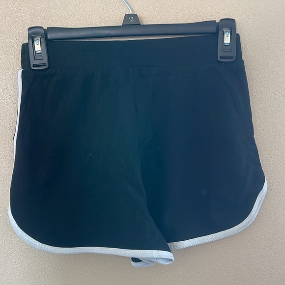 Black athletic shorts - Picture 2 of 2